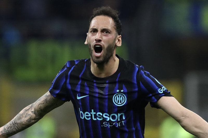 Hakan Calhanoglu tra Galatasaray e Inter: il futuro è ancora incerto