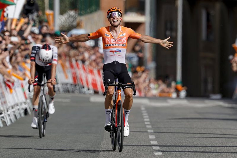 Laurence frustra la victoria española y Seixas reafirma su dominio en la Itzulia