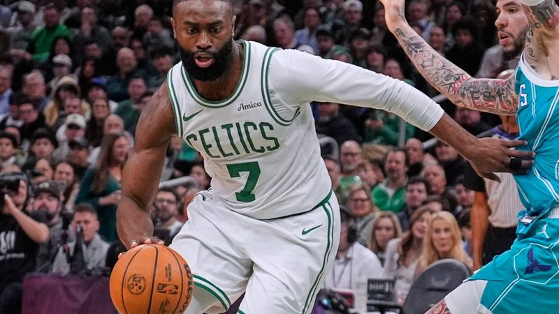 Los Celtics remontan ante los Hornets sin minutos para Hugo González