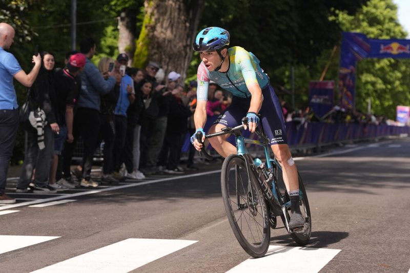 Alex Aranburu conquista Galdakao nel Giro dei Paesi Baschi 2026