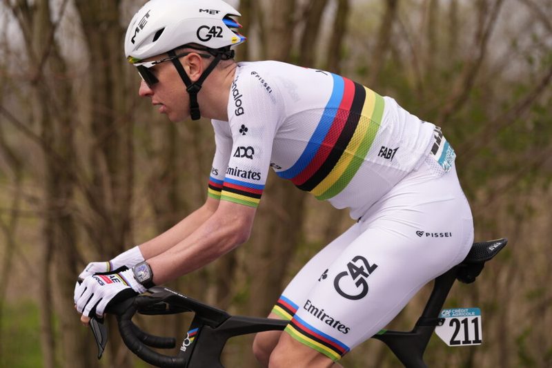 Tadej Pogacar punta alla Parigi-Roubaix: un trionfo per la storia del ciclismo