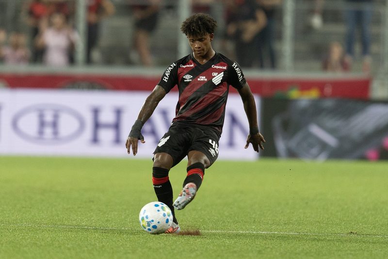 Shakhtar Donetsk faz nova proposta pelo jovem Bruninho do Athletico; valores revelados