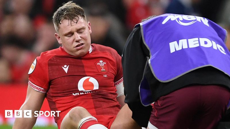 Scarlets' Sam Costelow Faces Long Road to Recovery After Ankle Surgery