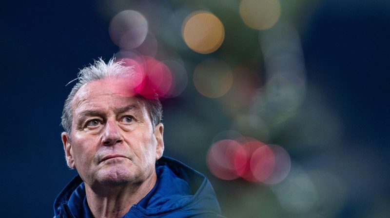 Huub Stevens betont: Schalke 04 muss jetzt den Aufstieg in die Bundesliga schaffen