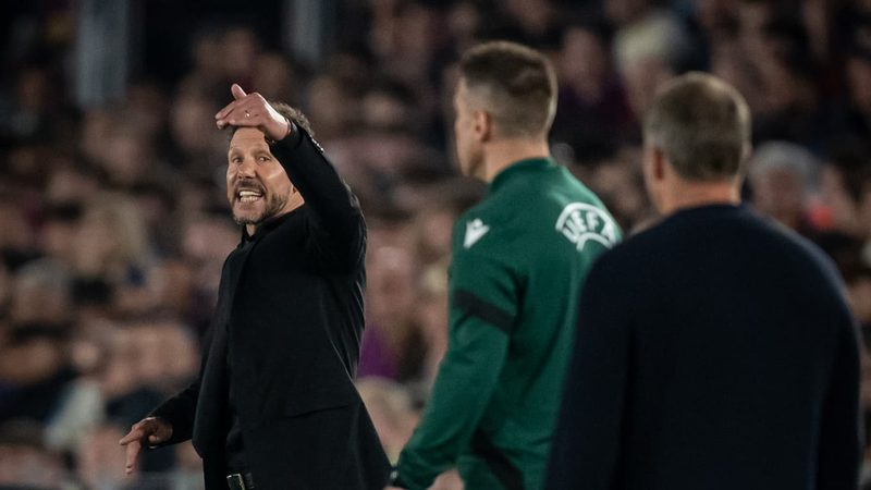 Le Barça se plaint de l'arbitrage, Diego Simeone ironise : "Nous sommes habitués"