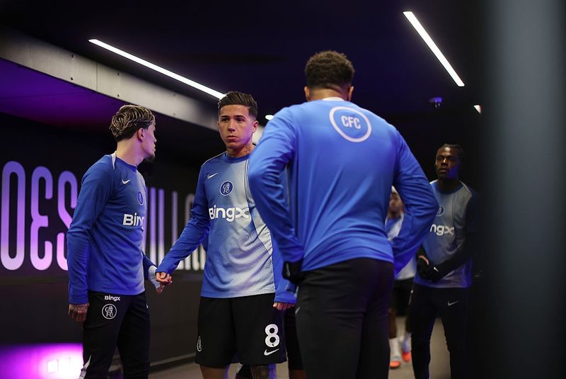 Enzo Fernández se desculpa, mas continua fora do Chelsea contra o Manchester City