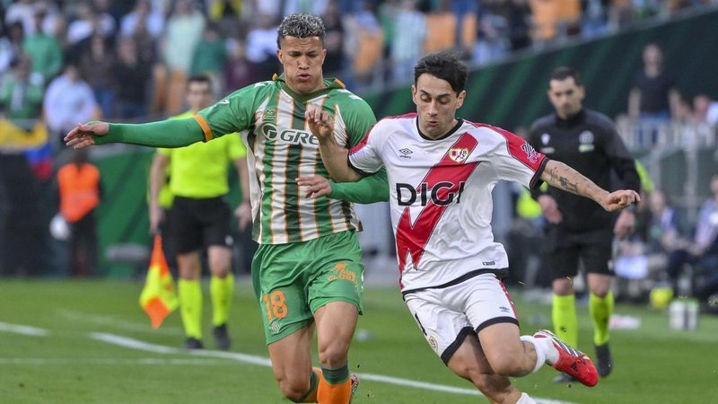 El Sporting sigue esperando: el Burdeos sancionado sin pagar la deuda de Pedro Díaz