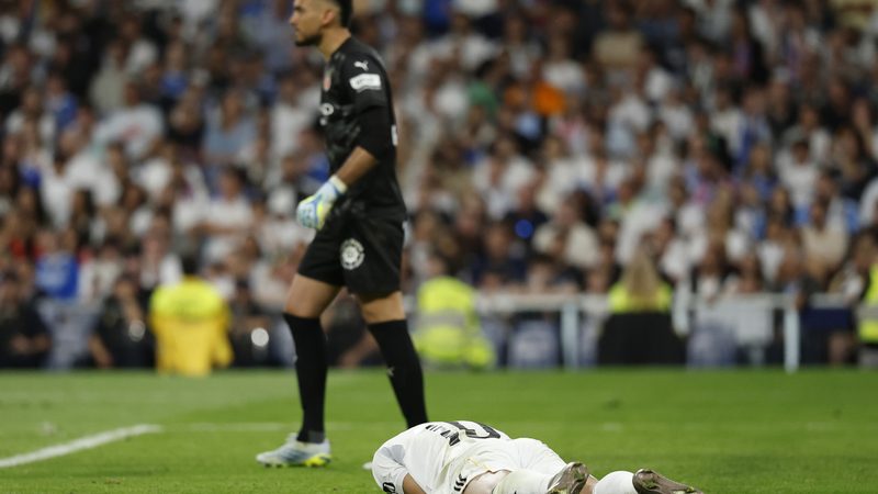 El Girona sorprende al Madrid en una noche gris en el Bernabéu