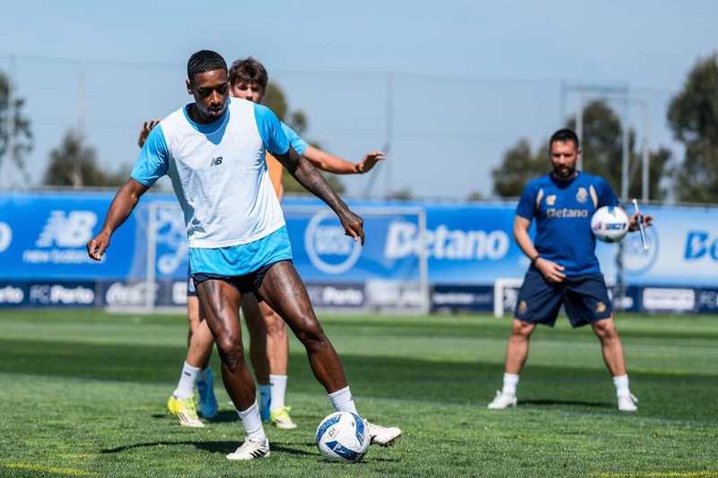 Estoril e Porto se enfrentam em jogo decisivo do Campeonato Português