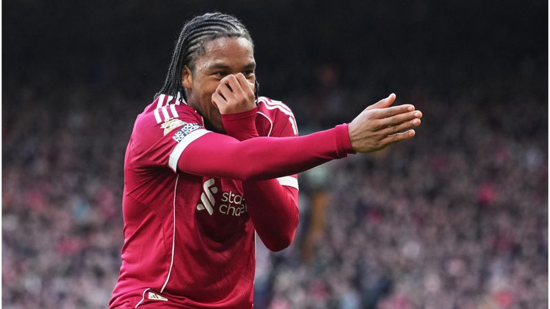 Ngumoha brilla y el Liverpool vuelve a ganar tras tres derrotas consecutivas