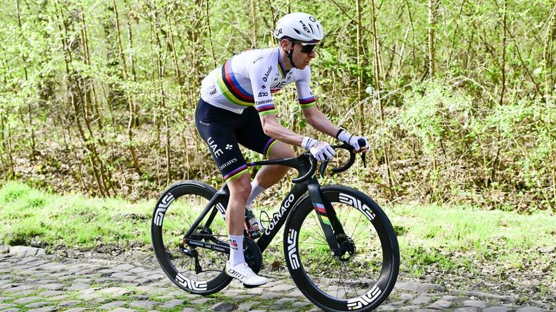 Tadej Pogacar setzt neue Maßstäbe im Radsport und strebt nach Paris-Roubaix-Sieg