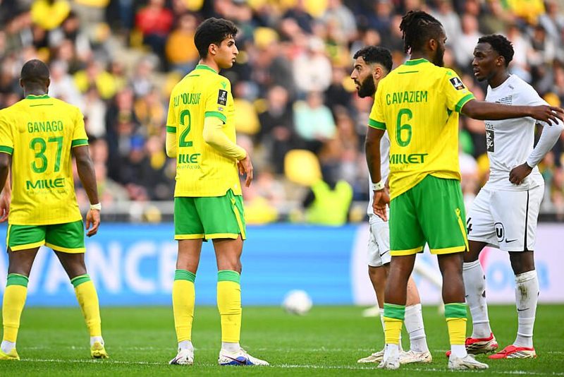 Le FC Nantes en mission : Yousuf et Tabibou de retour pour un match décisif contre Auxerre