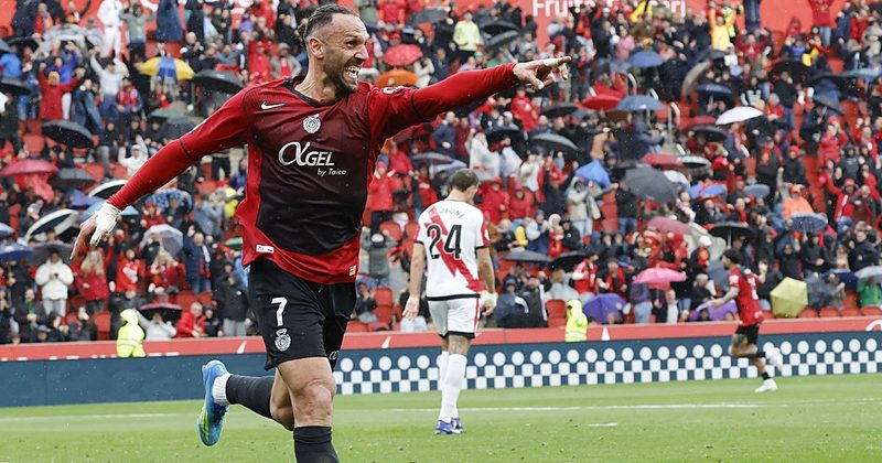Muriqi se convierte en leyenda del Mallorca y acecha a Mbappé en la lucha goleadora