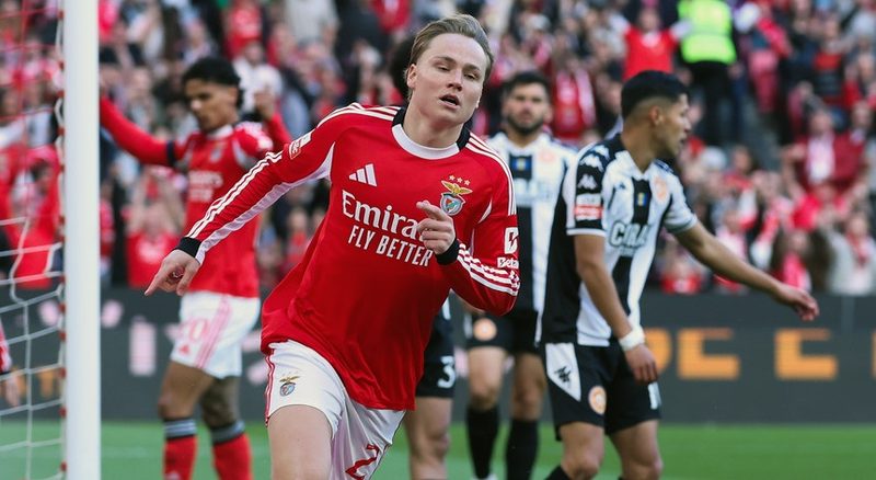 Benfica retoma vitórias e supera Nacional com gols de Schjelderup e Rafa