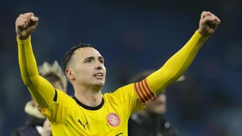 El Girona se enfrenta a la incertidumbre sobre la renovación de Arnau Martínez