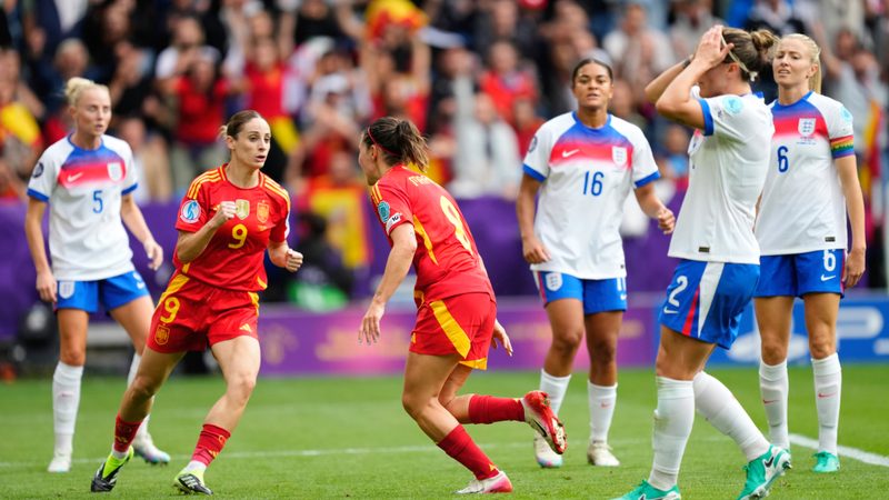 Inglaterra y España se enfrentan en un duelo clave del fútbol femenino