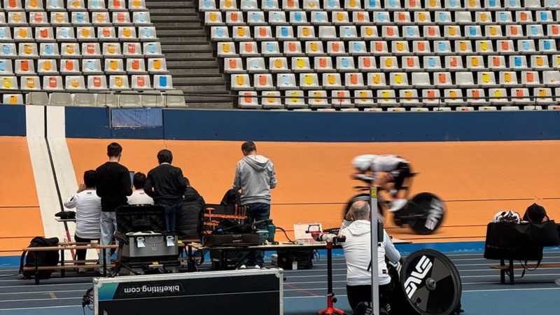 Joao Almeida se prepara en Valencia para el desafío del Giro de Italia