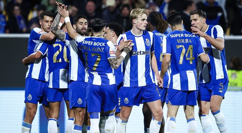 FC Porto supera Estoril Praia e mantém liderança na I Liga