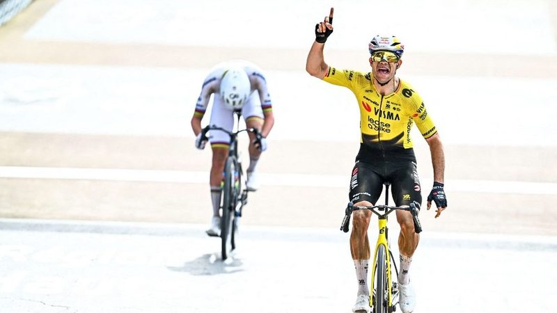 Le Paris-Roubaix 2026 : Wout van Aert triomphe face à Tadej Pogacar dans une course épique