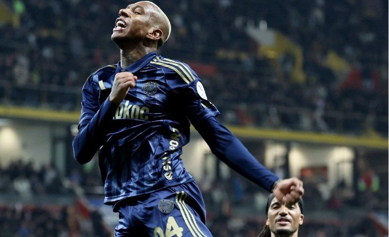 Anderson Talisca brilha com dois gols e assistência em goleada do Fenerbahçe