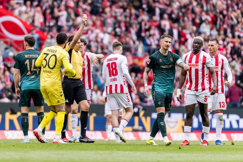 Wichtiger Ausfall für Werder Bremen: Kapitän Friedl gesperrt gegen den HSV