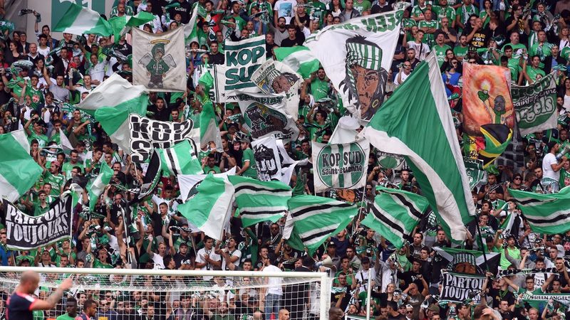 L'ASSE face à une menace de dissolution : les supporters craignent un "effet boule de neige"