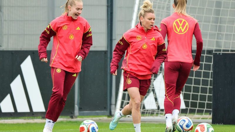 Dallmann ersetzt Wamser im Mittelfeld der deutschen Frauen gegen Österreich