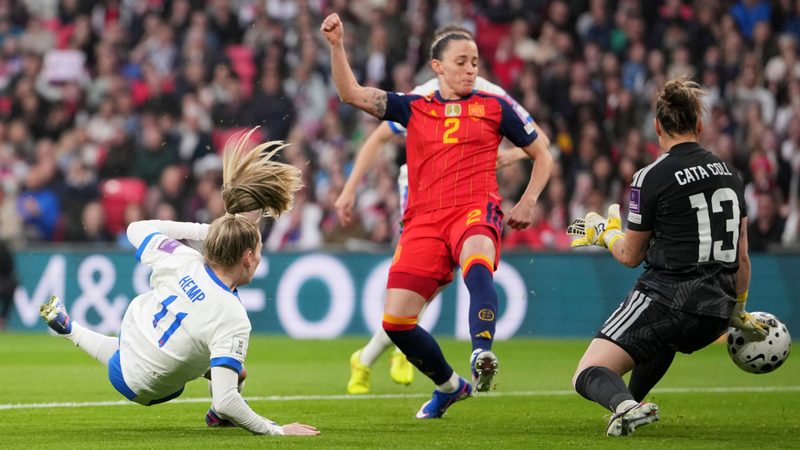 Inglaterra frustra a España en Wembley con un ajustado 1-0