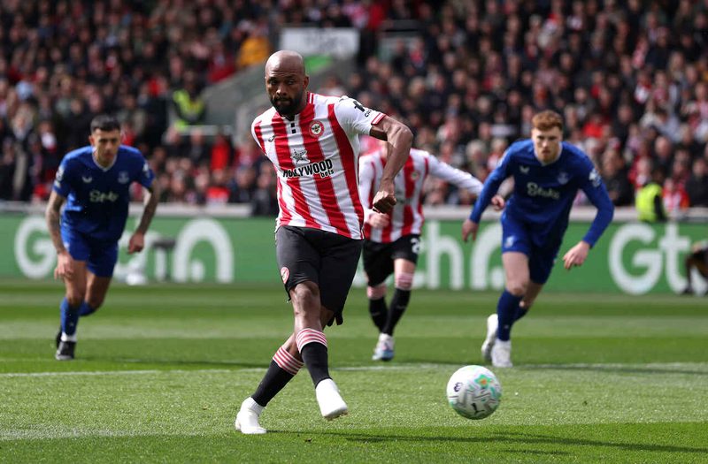 Igor Thiago faz história na Premier League e mira artilharia de Haaland