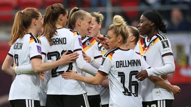 DFB-Frauen setzen Siegesserie in WM-Qualifikation fort und besiegen Österreich klar