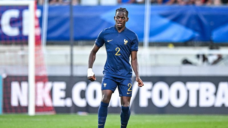 Castello Lukeba et R2 unissent leurs talents dans "Prends pas la tête"