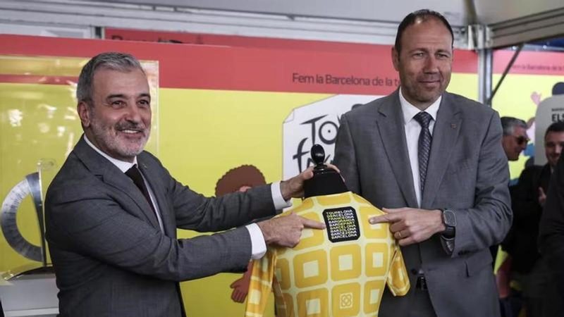 Barcelona celebra el maillot conmemorativo del Grand Départ del Tour de Francia
