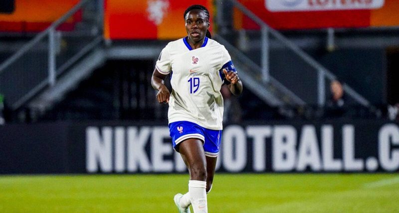 L'équipe de France (F) : Griedge Mbock déçue après la défaite contre les Pays-Bas (1-2)