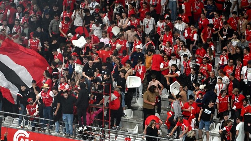 Le Stade de Reims : enquête ouverte sur des violences de supporters envers les joueurs