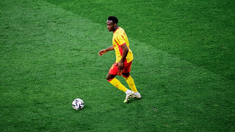 Le RC Lens : l'absence prolongée de Samson Baïdoo suscite des interrogations