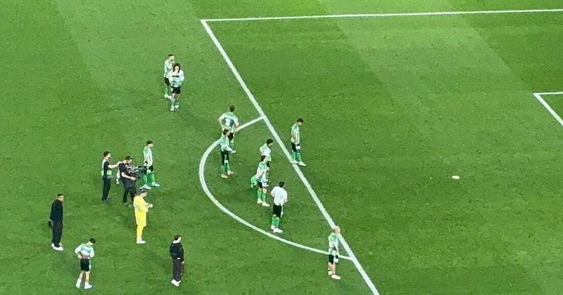 Jugadores del Betis se disculpan ante la afición tras la dolorosa eliminación europea