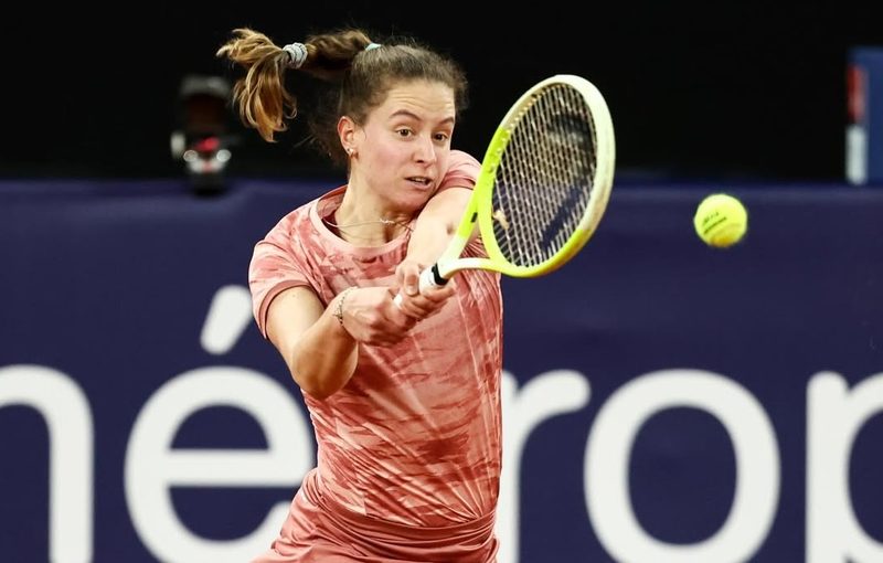 Cirstea avança com desistência; ucraniana Podrez surpreende e chega às quartas