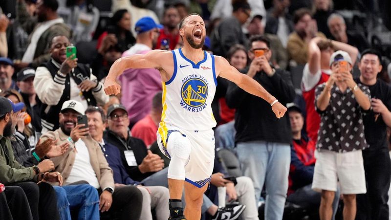 Curry guida la rimonta dei Warriors, Philly conquista i playoff battendo Orlando