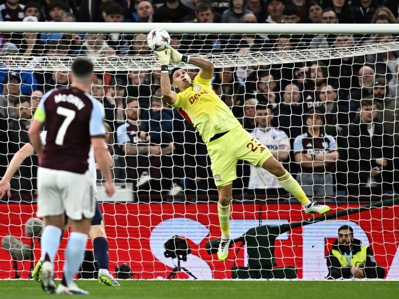 Aston Villa asegura ventaja ante Bologna y se acerca a las semifinales de la Europa League