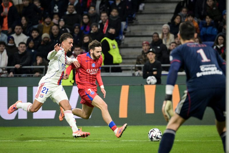 L'OL s'incline face au PSG malgré une belle performance tactique (2-3)