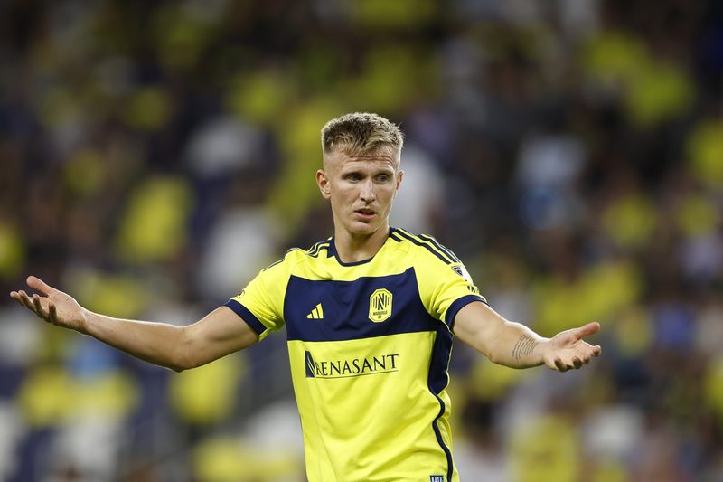 Stuttgart, Frankfurt und Wolfsburg im Wettlauf um Sam Surridge