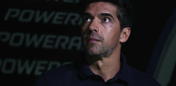 Abel Ferreira se recusa a comentar suspensão e foca na vitória do Palmeiras