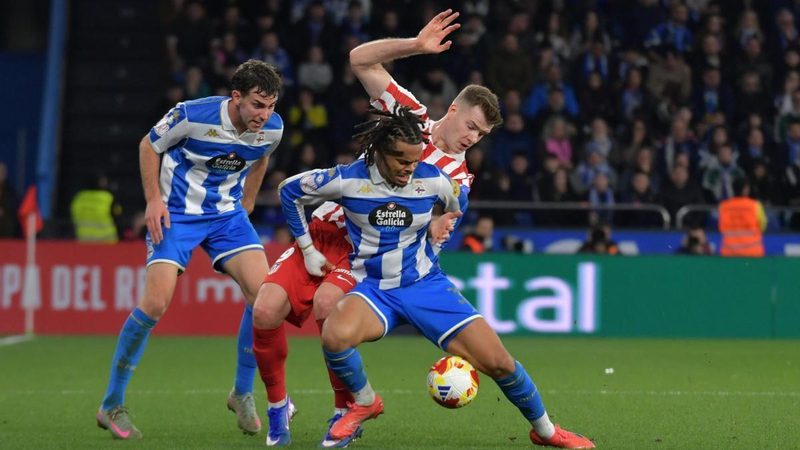 El Deportivo lucha por mejorar su defensa en el tramo final de la temporada