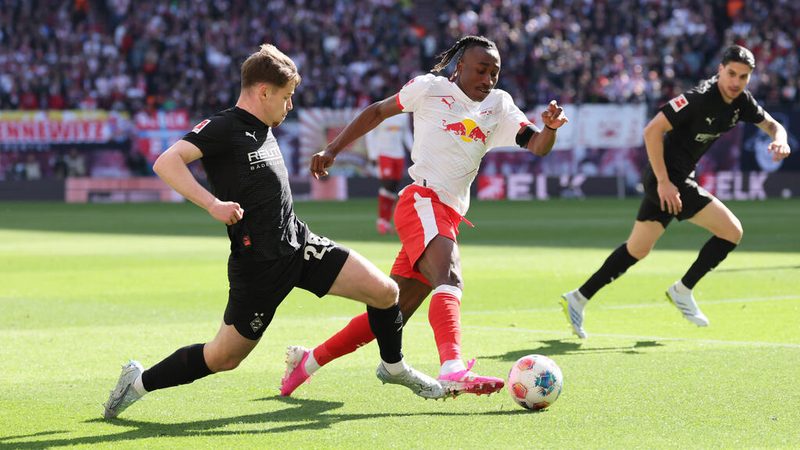 Borussia Mönchengladbach sucht dringend Verstärkung für die Außenverteidigung