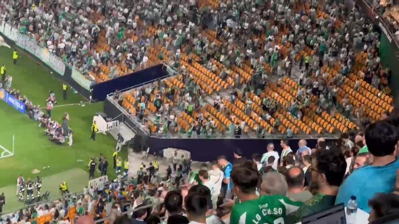 Confusión en La Cartuja: El Real Betis aclara el error de evacuación durante el partido