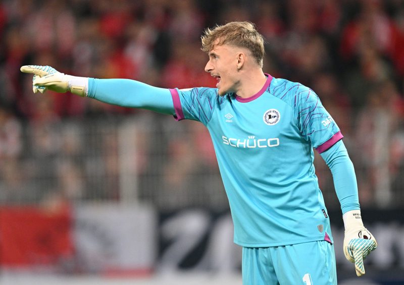 Bielefelds Trainer hält trotz Fehlern an Torwart Kersken fest für Schlüsselspiel