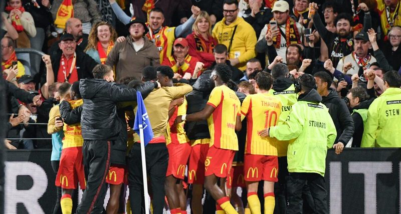 Le RC Lens renverse Toulouse et met la pression sur le PSG