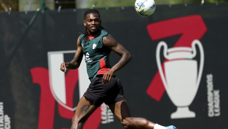 Leao in bilico: il futuro incerto del campione rossonero e le sfide di mercato