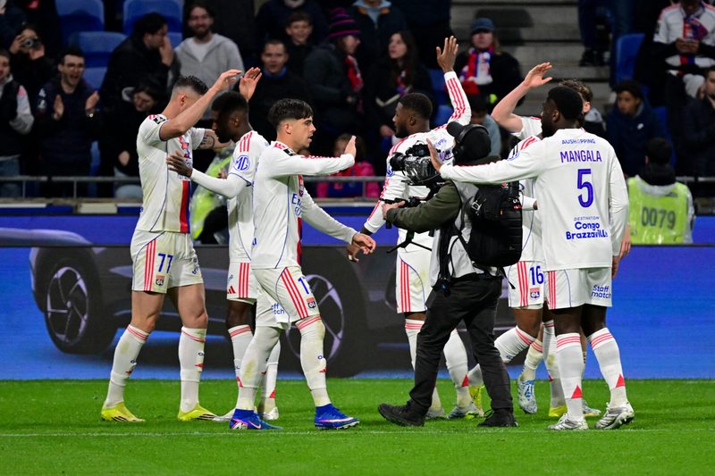 L'OL en soutien : les joueurs assistent à la der' de l'ASVEL en Euroligue