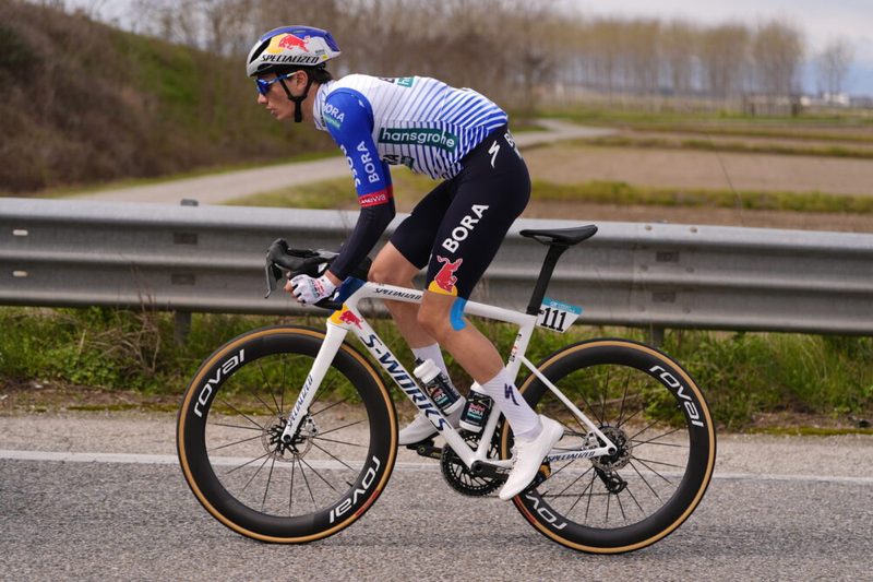 Giulio Pellizzari si prepara al Giro d'Italia con ambizioni al Tour of the Alps